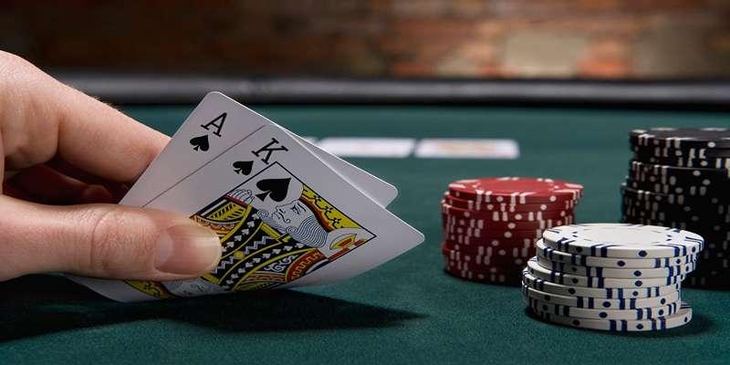 5 Lựa Chọn Hướng Dẫn và Nền Tảng Hữu Ích để Phát Triển Kỹ Năng Poker